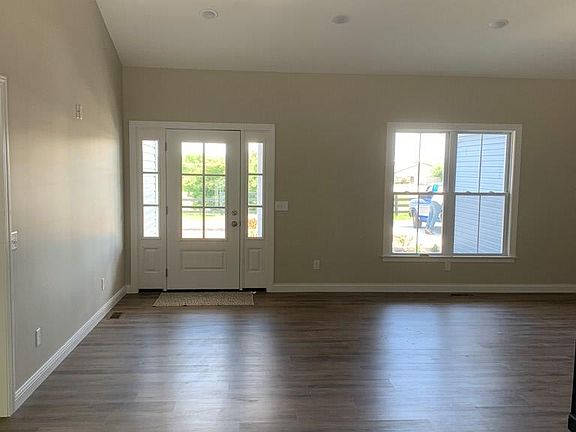 2nd image of 879 Lexington Pike