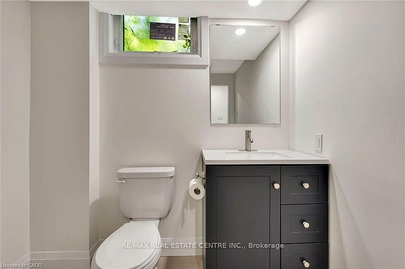 Kitchener House for rent - 2 Bedrooms — photo 8