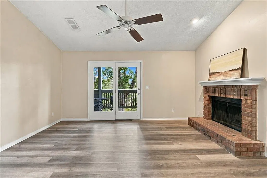 2 bed, 1.0 bath, 1000 sqft, $1,700 — Photo 2