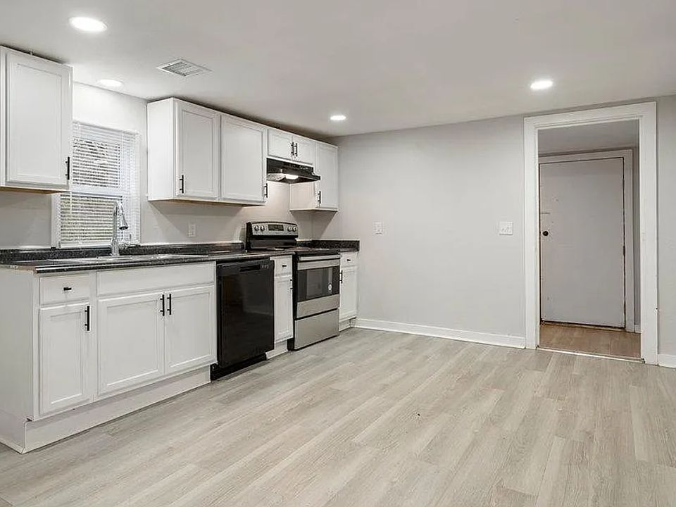 1st image of 1103 N Franklin Ave W