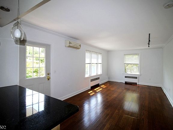 3rd image of 25 Saint Lukes Pl #C0003-3