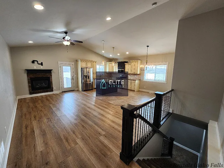 3700 Potomac Way — Photo 2