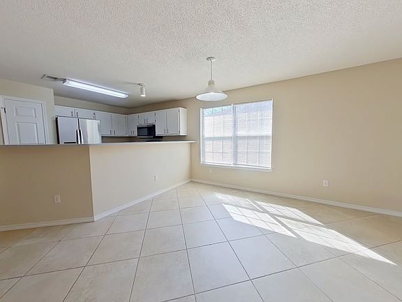 4th image of 914 Christen Ct