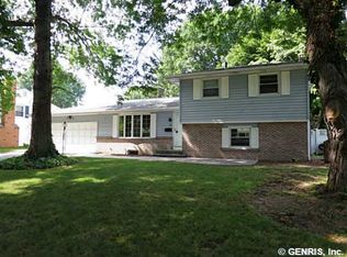 86 Queens Ln, Rochester, NY 14617
