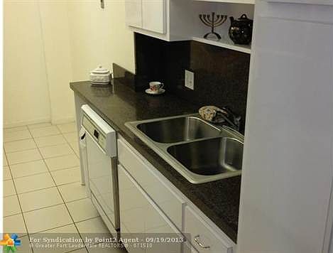 3rd image of 4330 Hillcrest Dr APT 1004