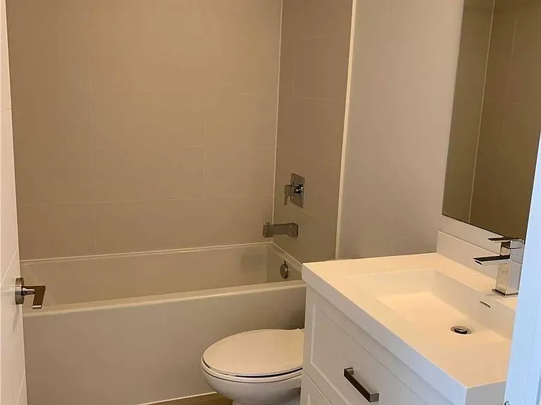 50 Wellesley St E #1808 — Photo 5