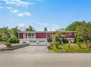 3 Ackerman Ave, Airmont, NY 10901