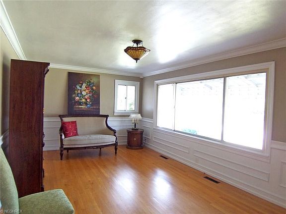 4th image of 2610 Hugh St