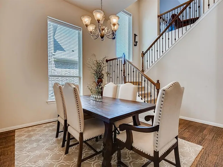 2642 Calmwood Dr — Photo 4