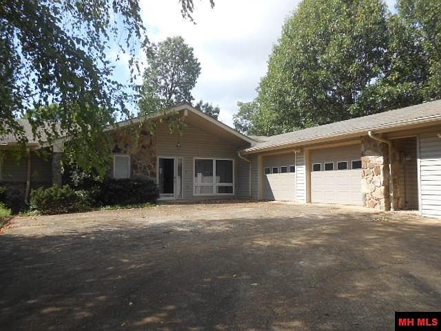 1st image of 327 W Fairway Dr