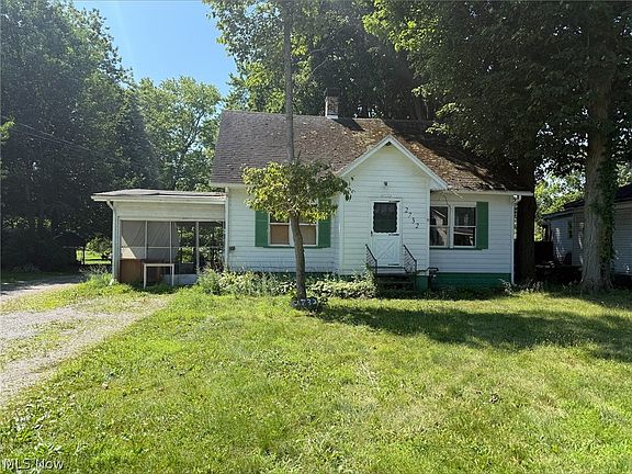 5th image of 2732 Maple Rd