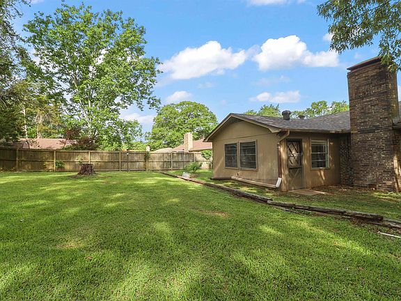 3rd image of 10142 Brookwood Dr