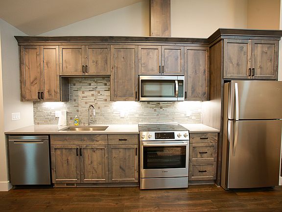 5th image of 512 Meadows Dr Unit B