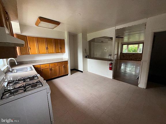 5th image of 122 Hamilton St
