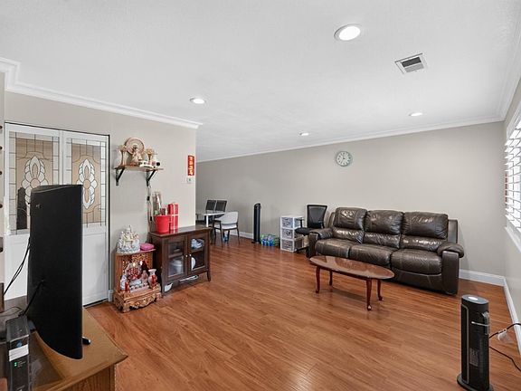 5th image of 92 Hemlock Ln