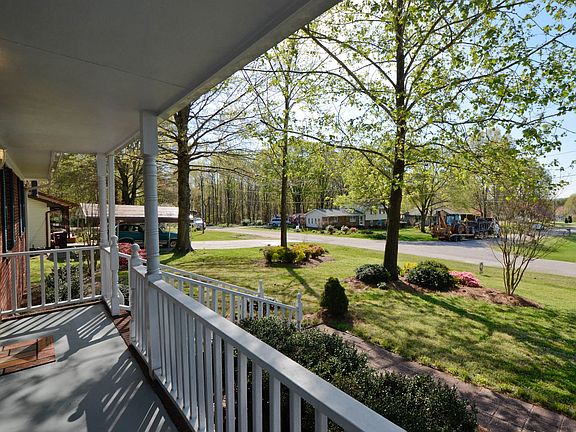 3rd image of 145 Briarwood Trl