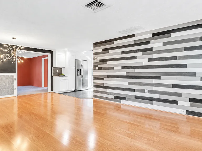3628 Holiday Lake Dr — Photo 2