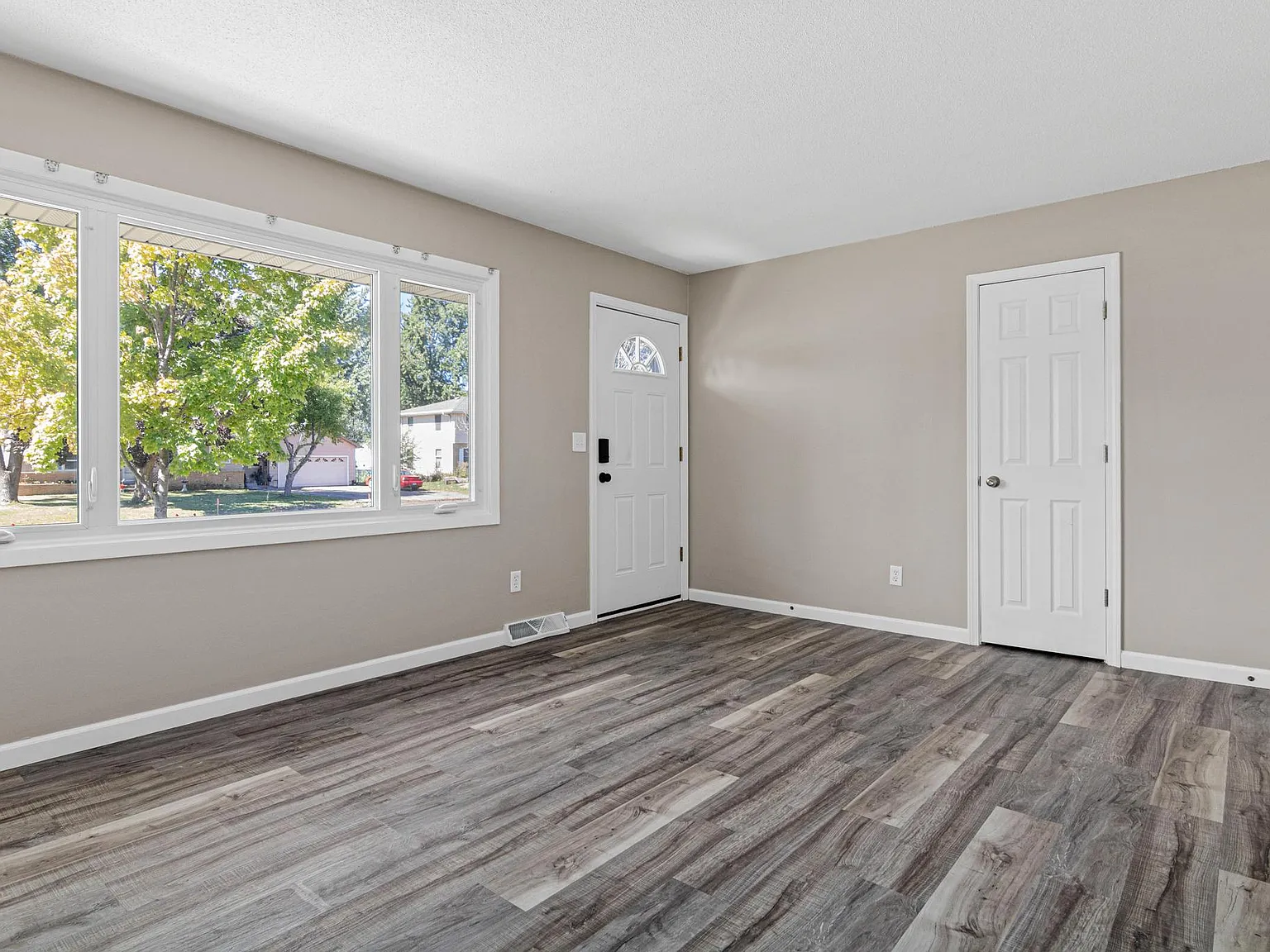 4 bed, 1400 sqft, $1,800 — Photo 2