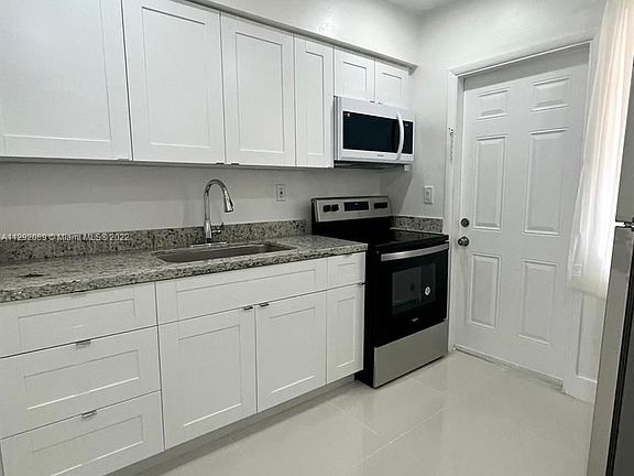 3rd image of 725 NE 126th St APT 1