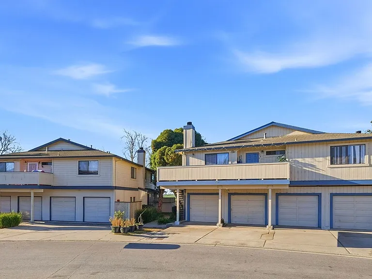 229 Silver Leaf Dr #B — Photo 1