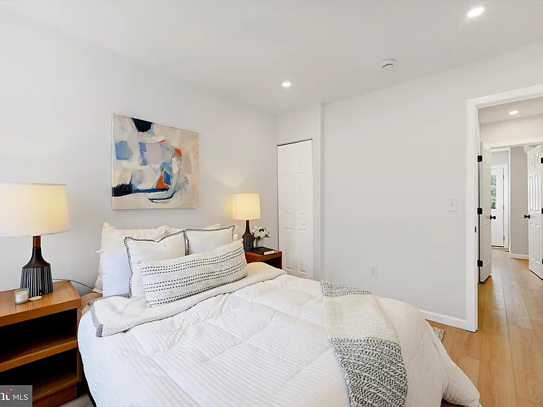1705 Olive St — Photo 17