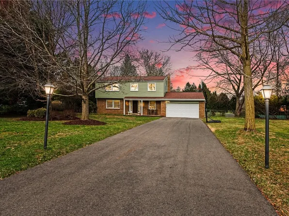 16 Musket Ln, Pittsford, NY 14534