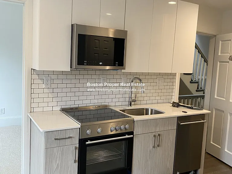 225 Newbury St #5R — Photo 1