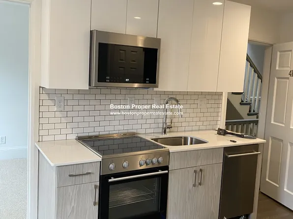 225 Newbury St #5R, Boston, MA 02116