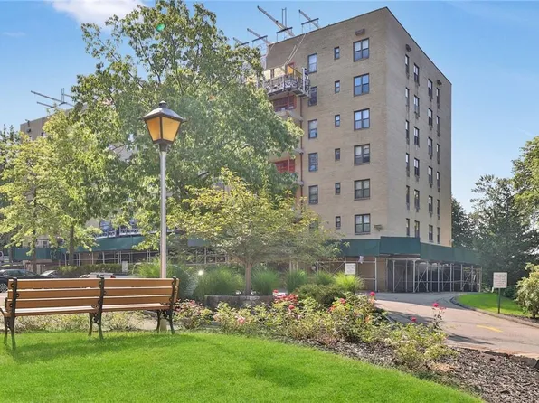 35 Stewart Place #401, Mount Kisco, NY 10549