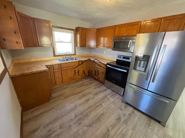 1921 3rd Ave NE, Austin, MN 55912