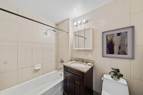 Rented by Vector New York, LLC | media 28