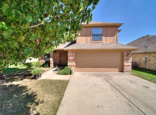 325 Grace Cir, Hurst, TX 76053