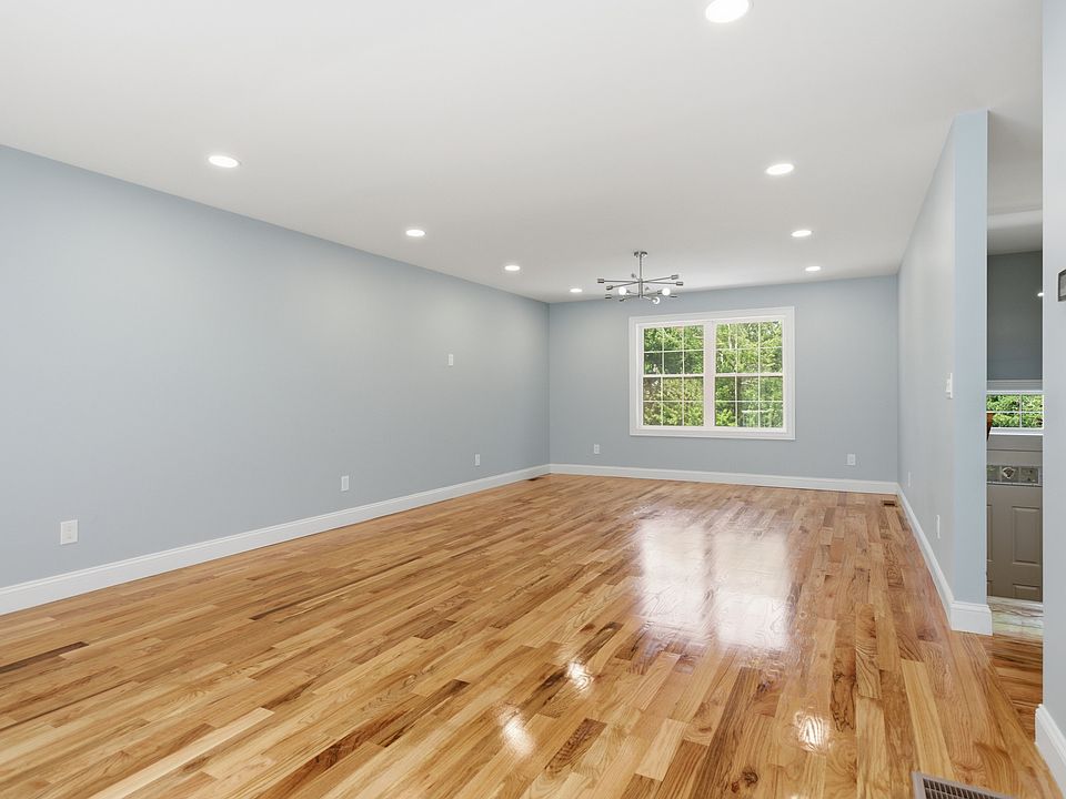 1st image of 476 Oakville Ave