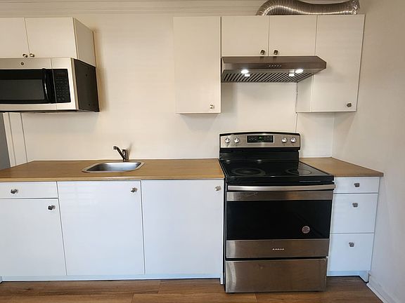 5th image of 305 Paper Mill Dr #1