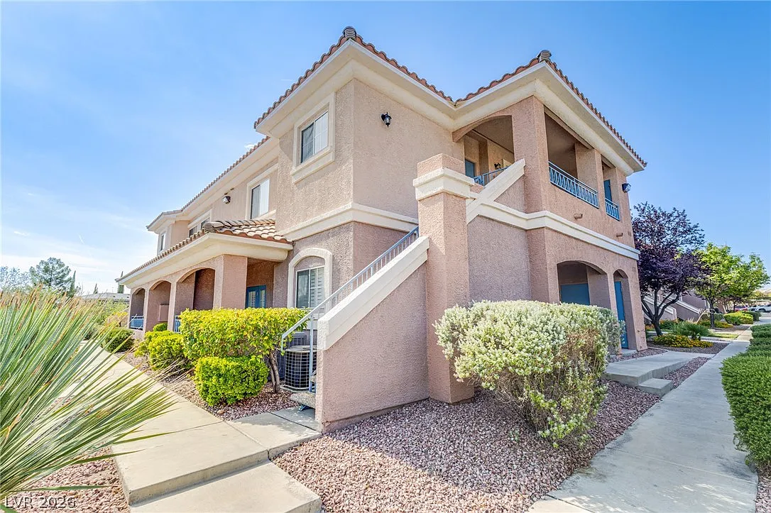2 bed, 2.0 bath, 1186 sqft, $2,100 — Photo 3
