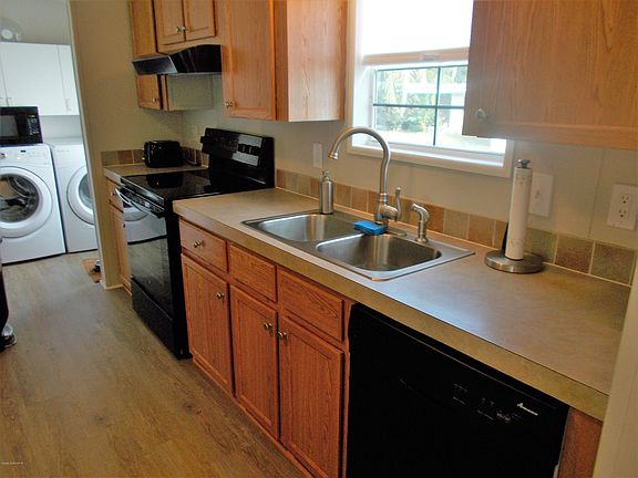 3rd image of 910 Pecan Cir