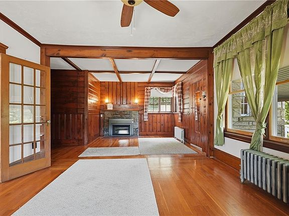 5th image of 236 Becker Ave E