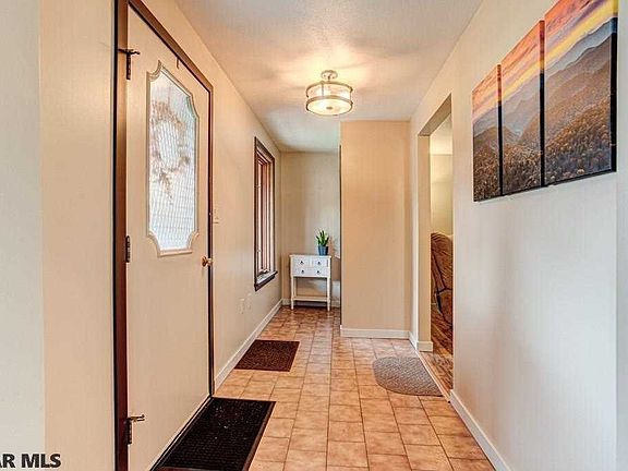 3rd image of 100 Berwick Dr