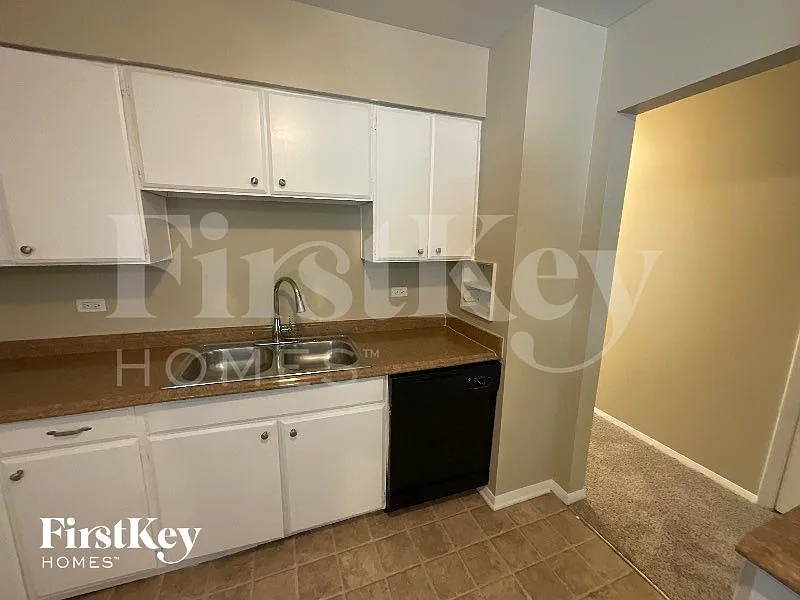 3 bed, 2.0 bath, 1920 sqft, $2,515 — Photo 3