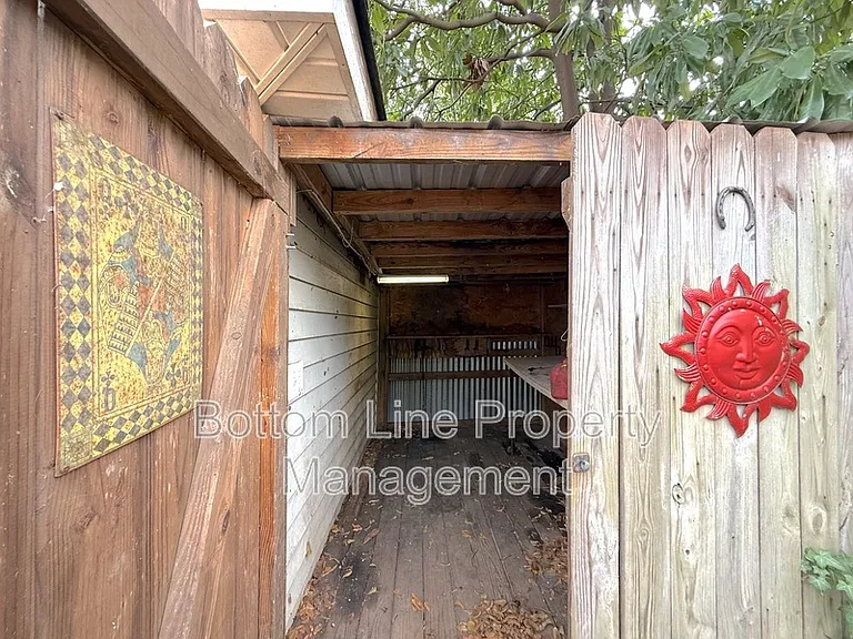 613 S York St — Photo 35