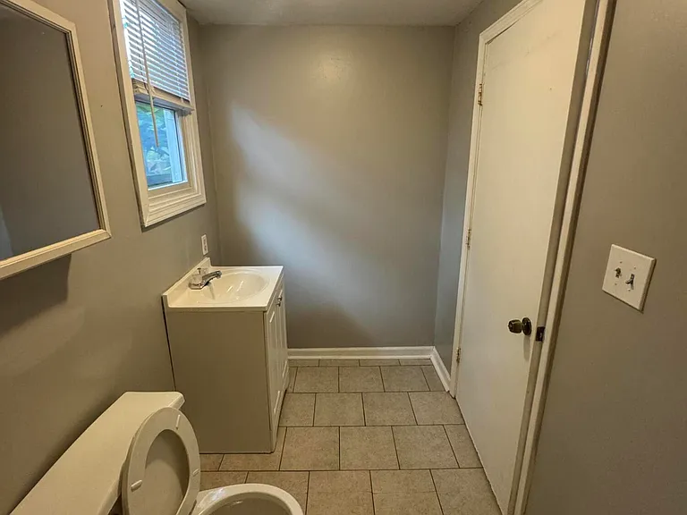 605 Harry St — Photo 15