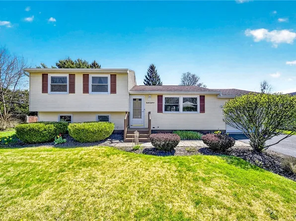 8018 Pickett Ln, Cicero, NY 13039