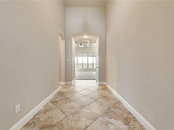 4th image of 1904 Edward Dr
