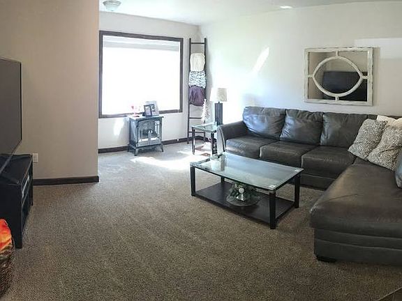 5th image of 508 2nd Ave NW