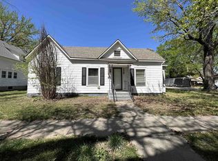 920 E 8th Ave, Winfield, KS 67156