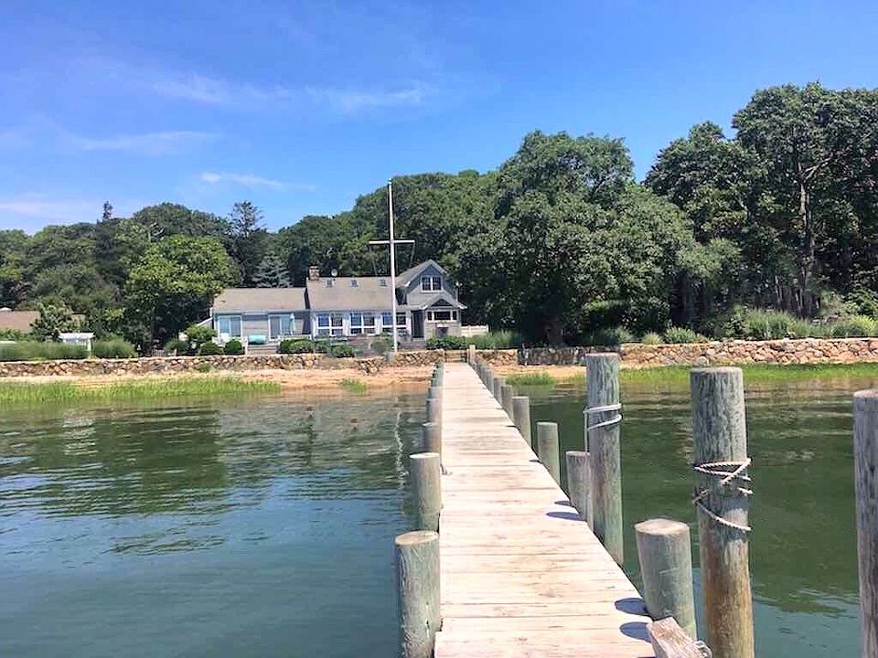 1st image of 4 Tuthill Dr