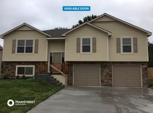 571 S Walnut St, Gardner, KS 66030