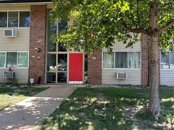 9016 Villaridge Ct APT D, Saint Louis, MO 63123