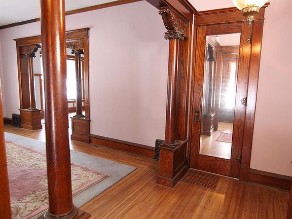 5th image of 1008 E Joy St