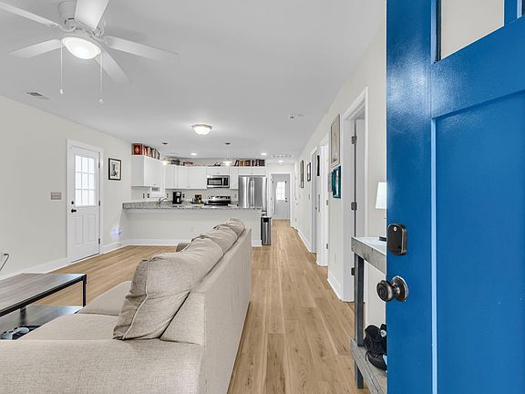 4th image of 6961 Raymond Ave